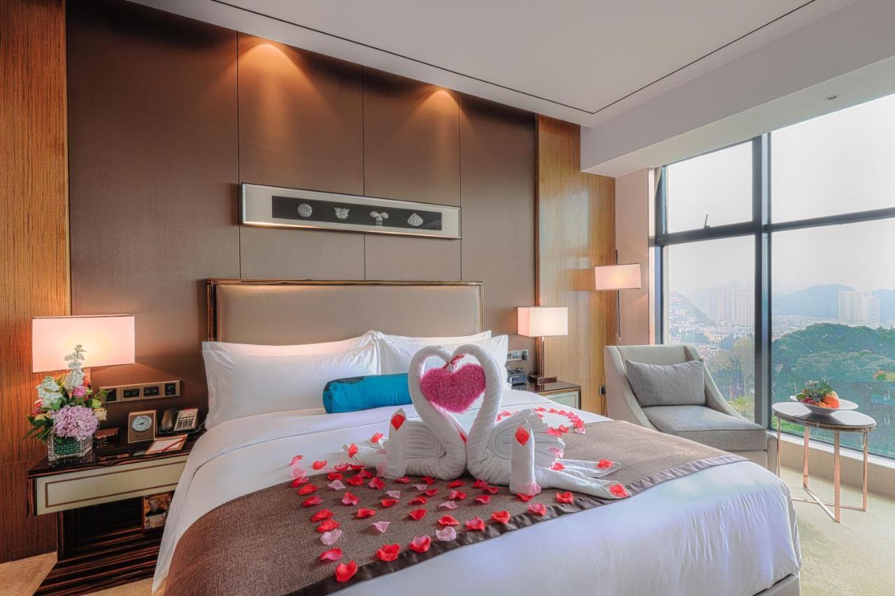Argyle Grand Hotel Xingyi  エクステリア 写真