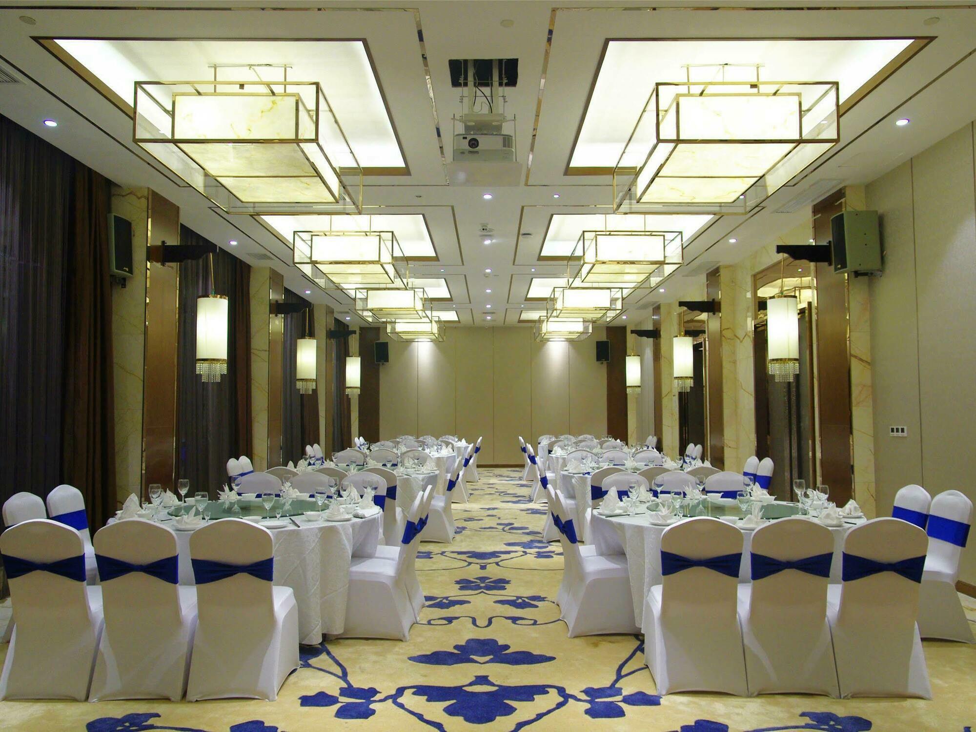 Argyle Grand Hotel Xingyi  エクステリア 写真