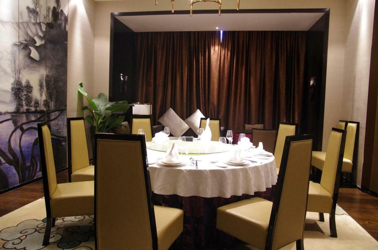Argyle Grand Hotel Xingyi  エクステリア 写真